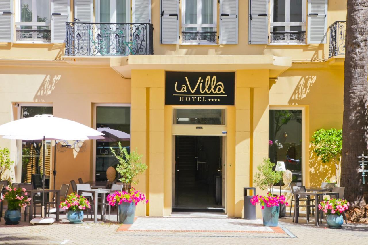 La Promenade Hotel